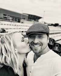 Kelli Giddish Husband